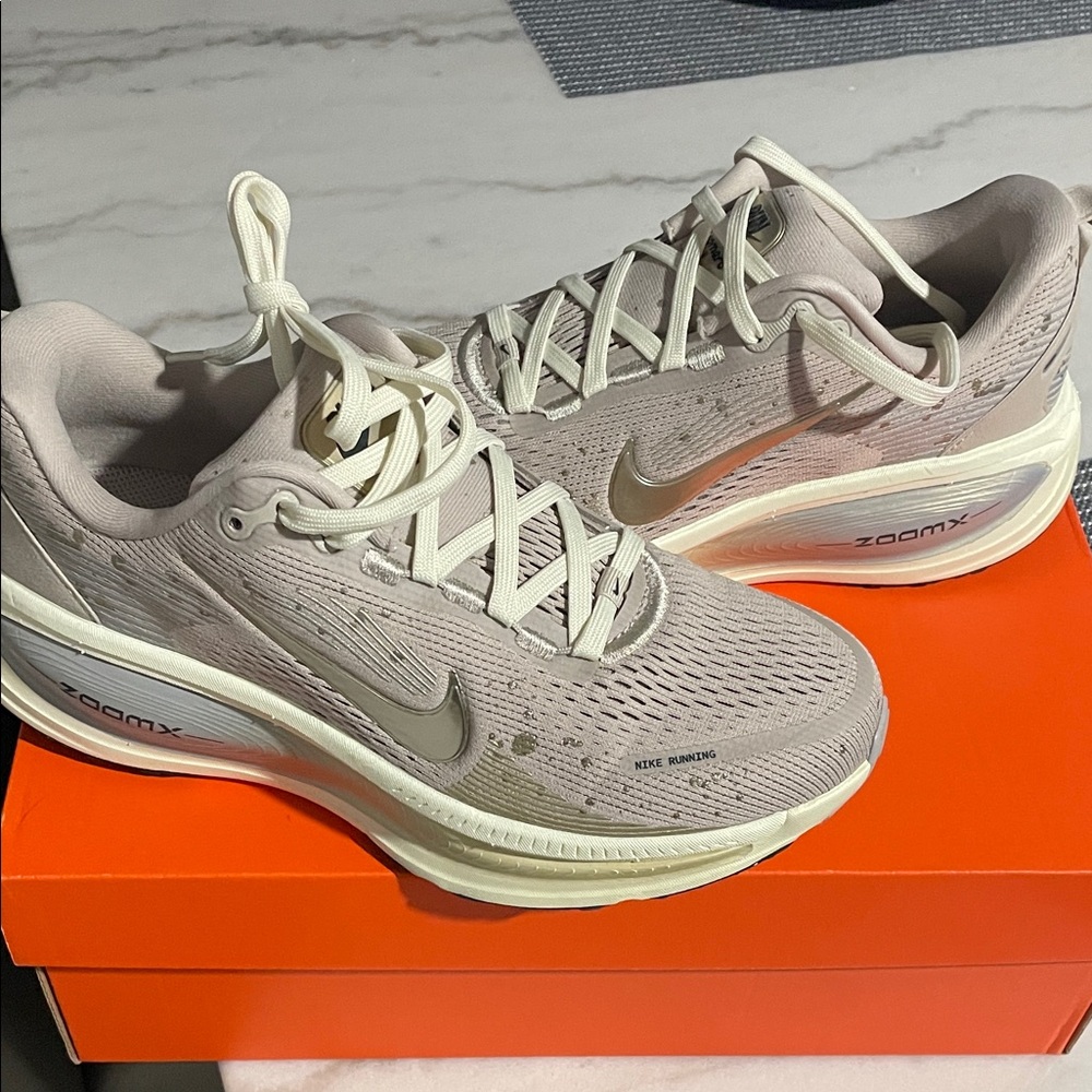 Nike Women's Running Shoes - Pale Pink / Cream